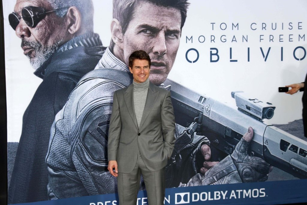 how does tom cruise stay in shape